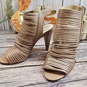 NIB VINCE CAMUTO ADEENTA TAUPE TINT SHEEP BURNISHED PEEP-TOE BOOTIE SANDAL